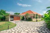 Spacious Beautiful Garden Villa for Sale Spacious Beautiful Garden Villa for Sale