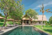 A Dream Villa with Beautiful Garden A Dream Villa with Beautiful Garden